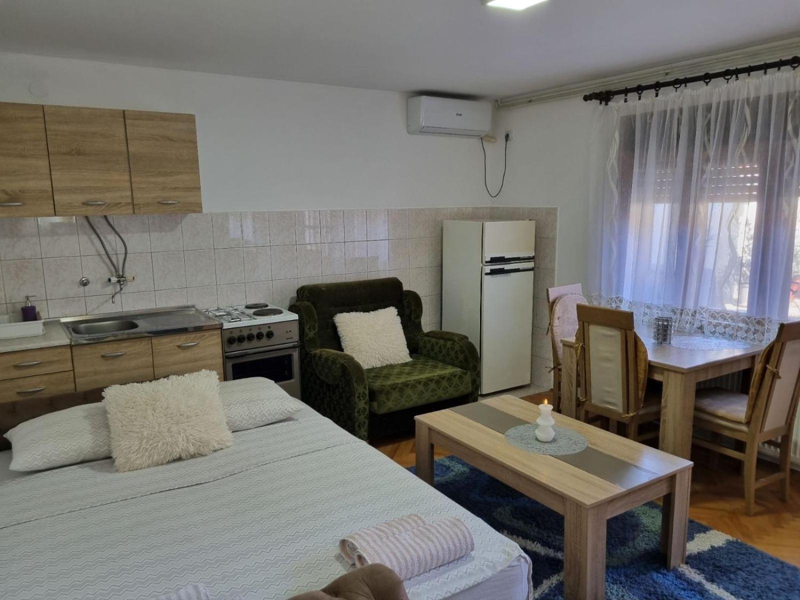 Family Apartmani Le Leskovac  Room photo