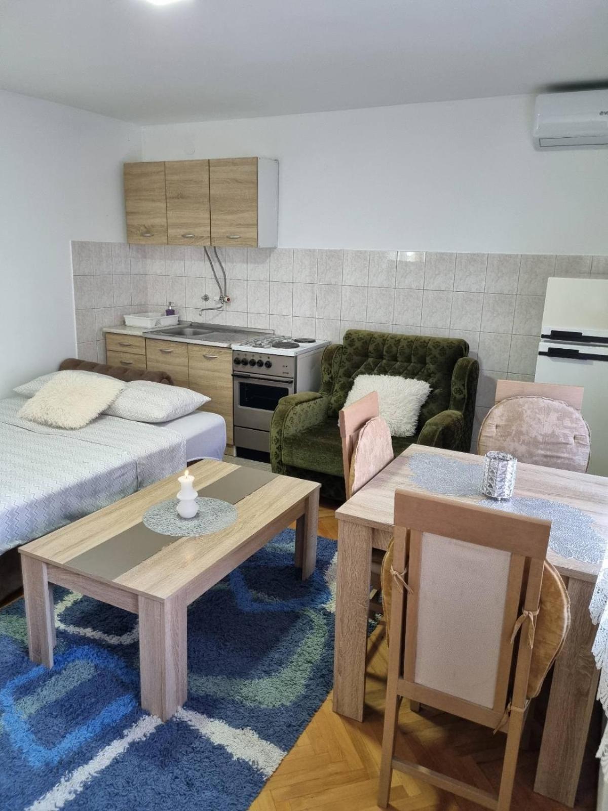 Family Apartmani Le Leskovac  Room photo